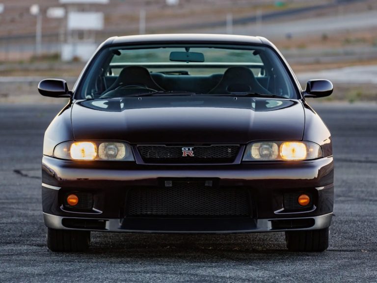 Nissan Skyline GT-R R33: le immagini