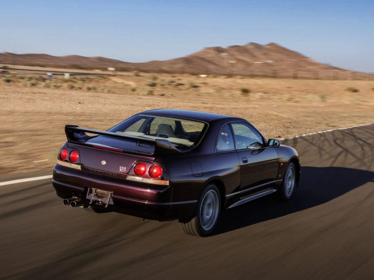 Nissan Skyline GT-R R33: le immagini