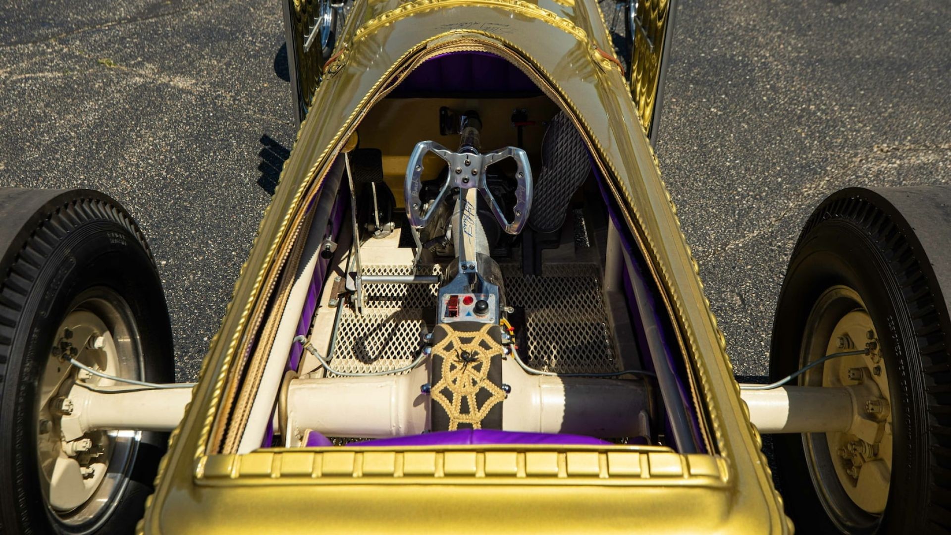 Aste auto: le immagini della replica del Dragula Coffin