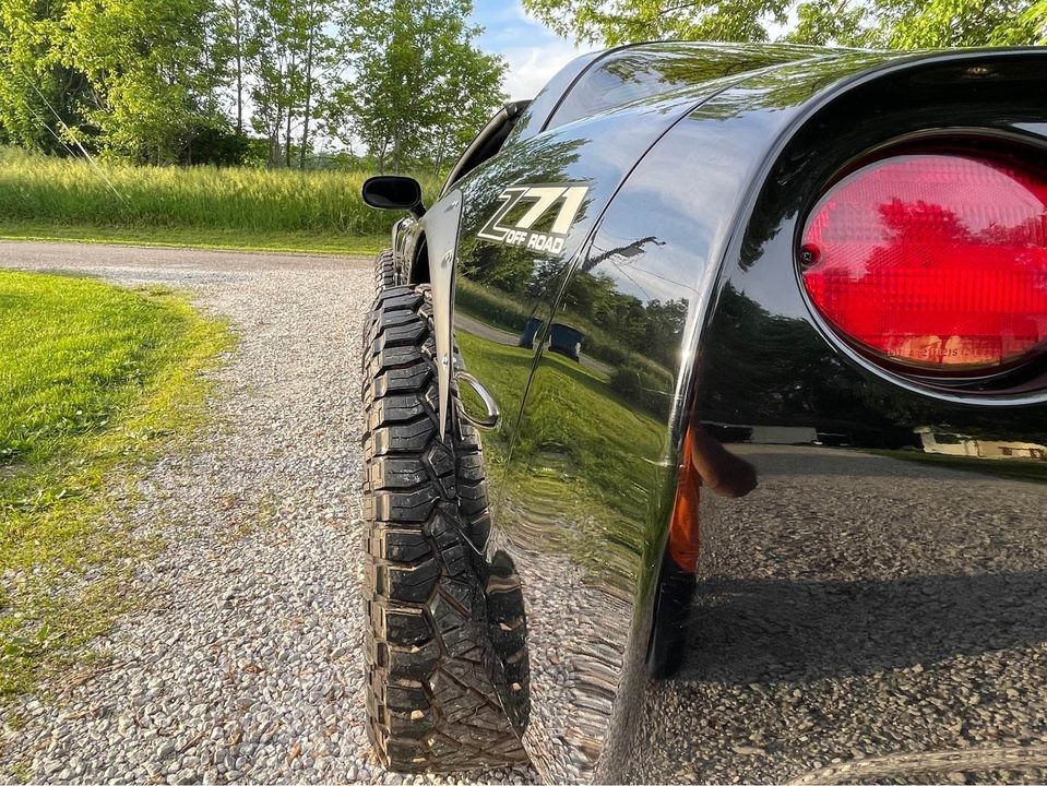 Chevrolet Corvette C5 off-road: le immagini ufficiali