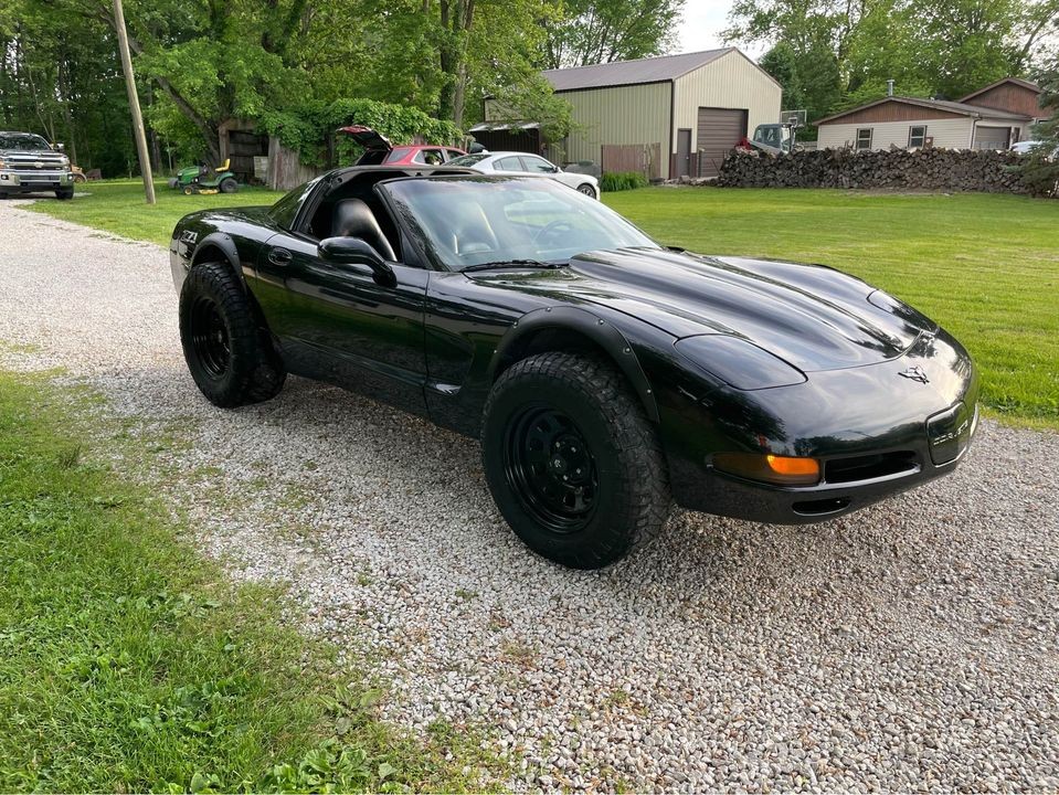 Chevrolet Corvette C5 off-road: le immagini ufficiali