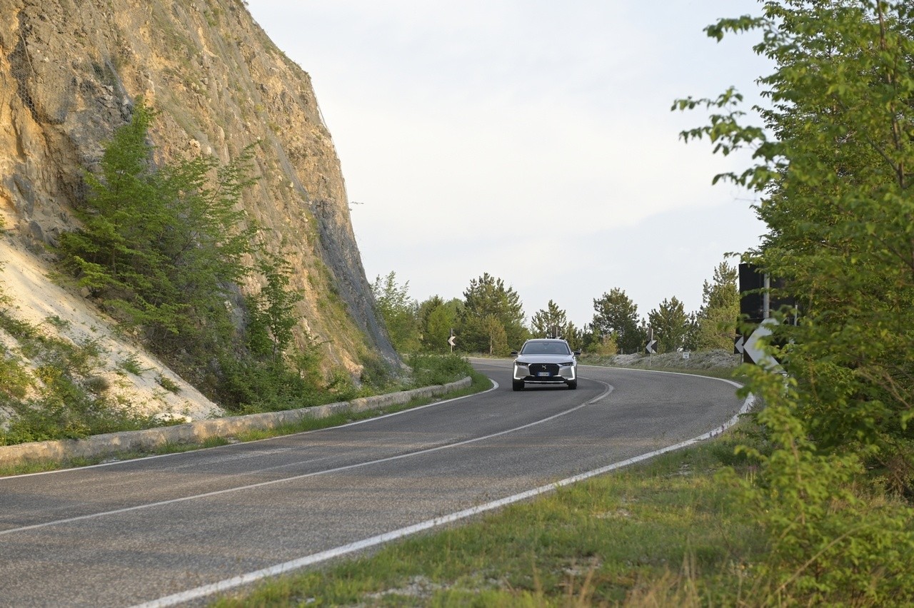 DS4 Cross E-Tense: la prova su strada