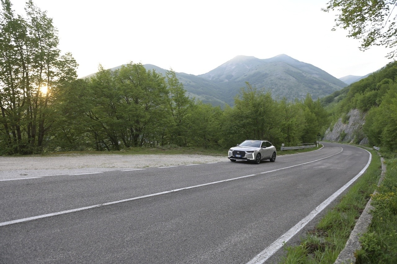 DS4 Cross E-Tense: la prova su strada