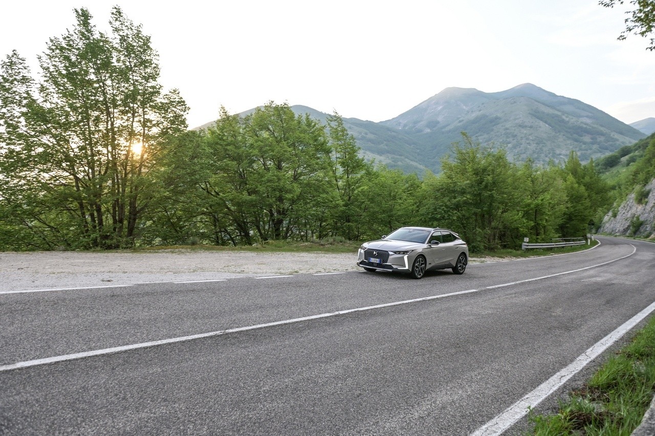 DS4 Cross E-Tense: la prova su strada