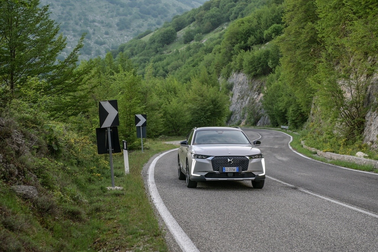 DS4 Cross E-Tense: la prova su strada