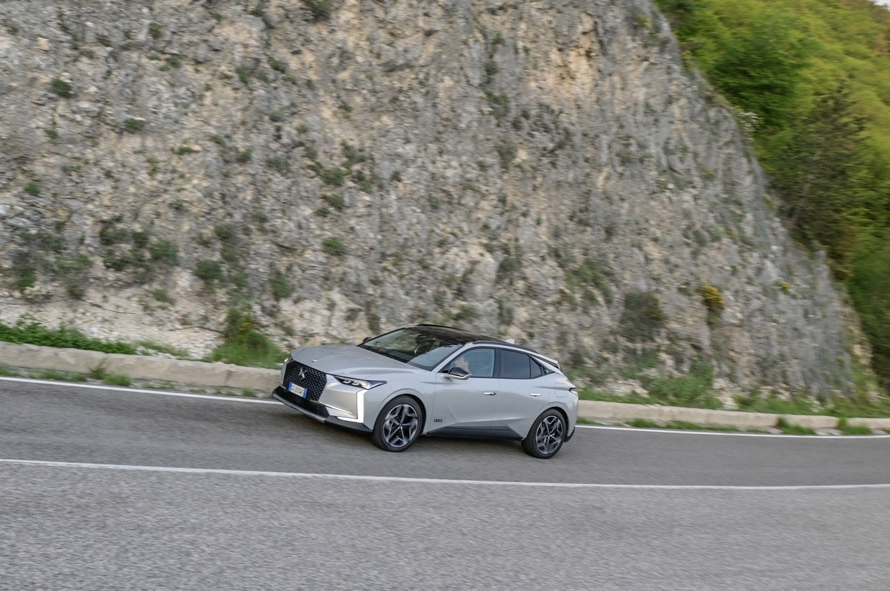 DS4 Cross E-Tense: la prova su strada