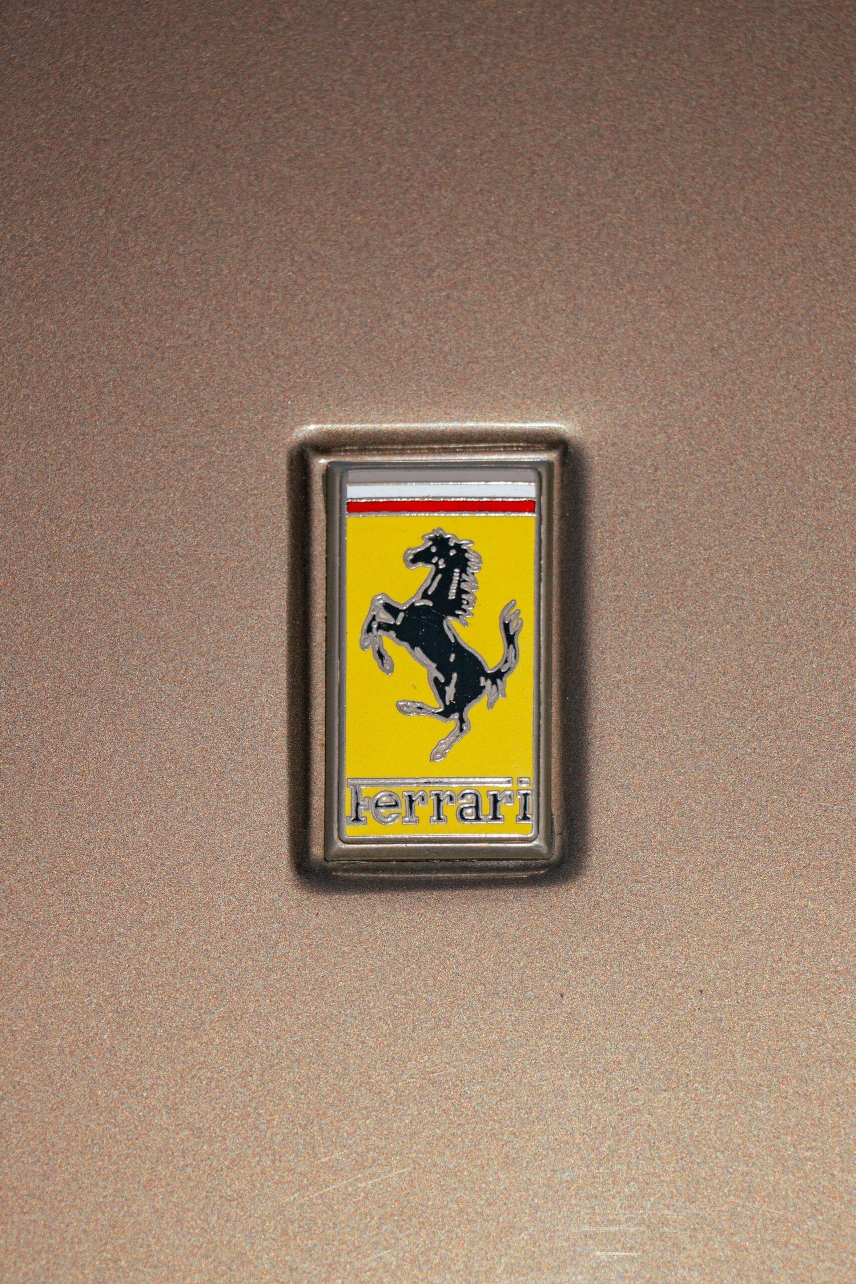 Ferrari Testarossa marrone metallizzato: le immagini