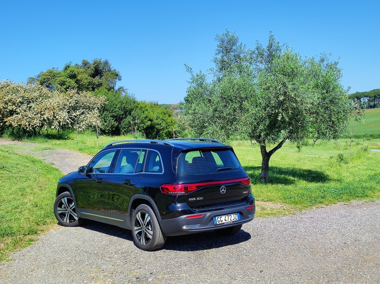 Mercedes EQB 300 4Matic: le immagini della prova su strada