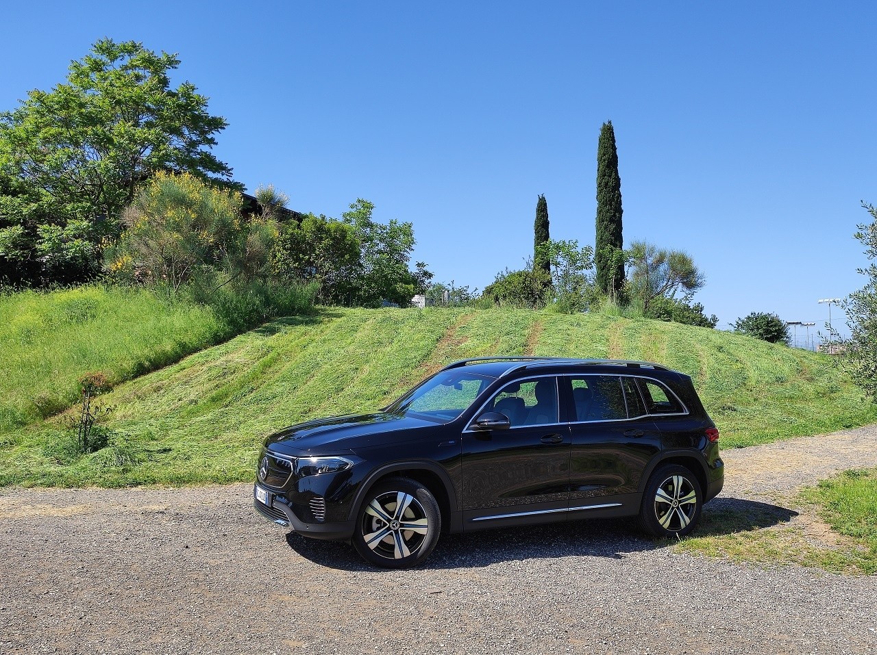 Mercedes EQB 300 4Matic: le immagini della prova su strada