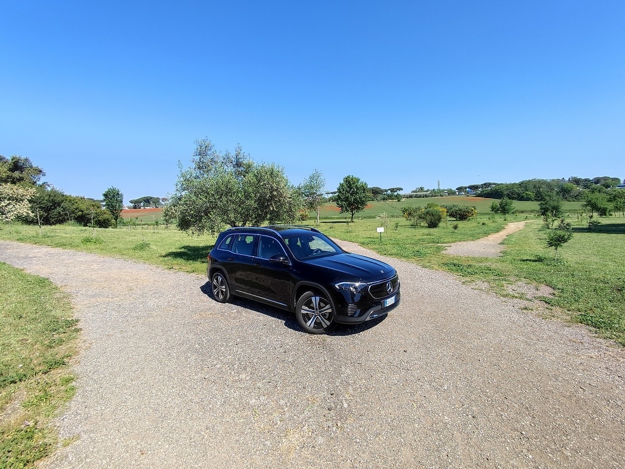 Mercedes EQB 300 4Matic: le immagini della prova su strada