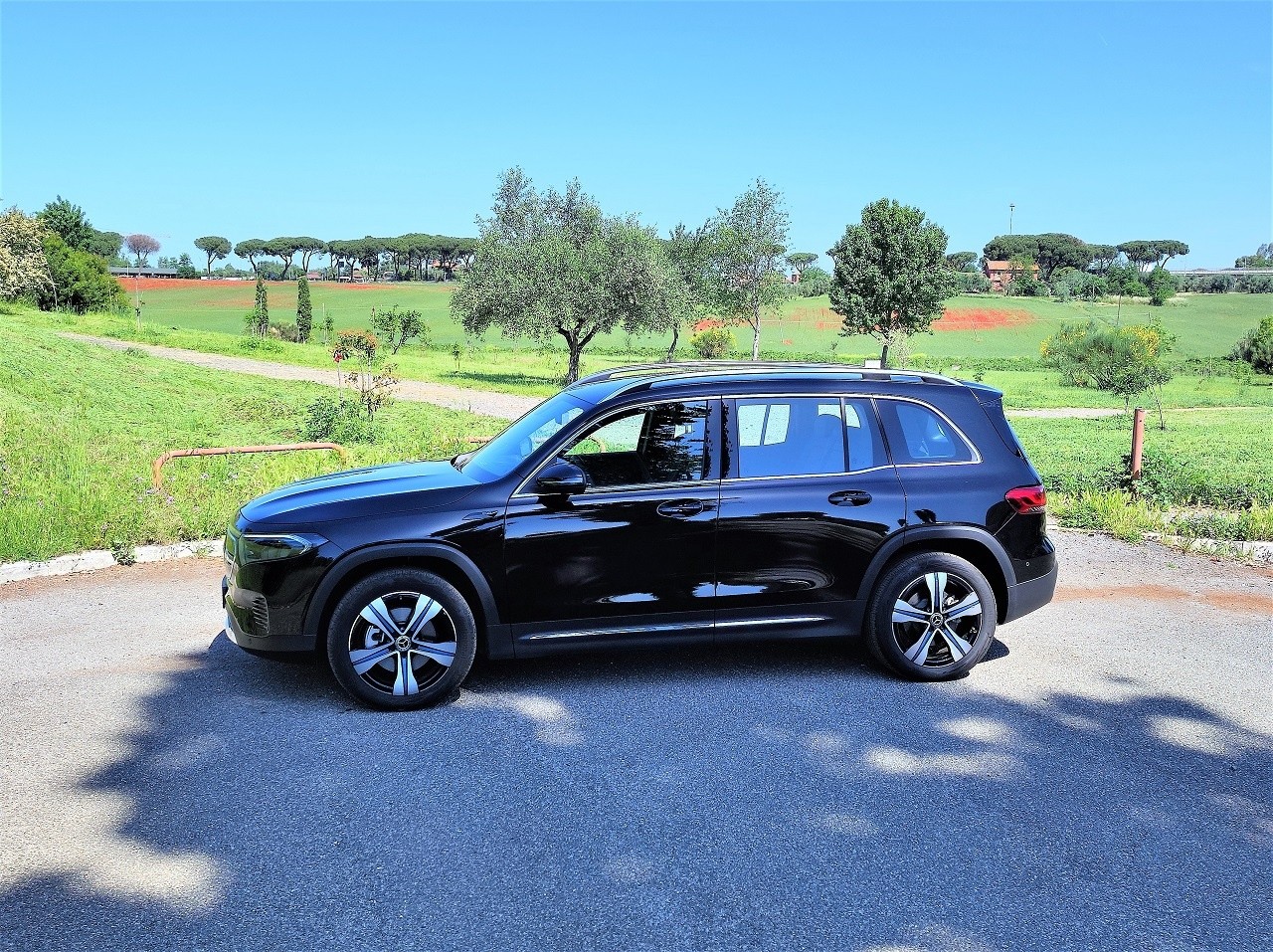 Mercedes EQB 300 4Matic: le immagini della prova su strada