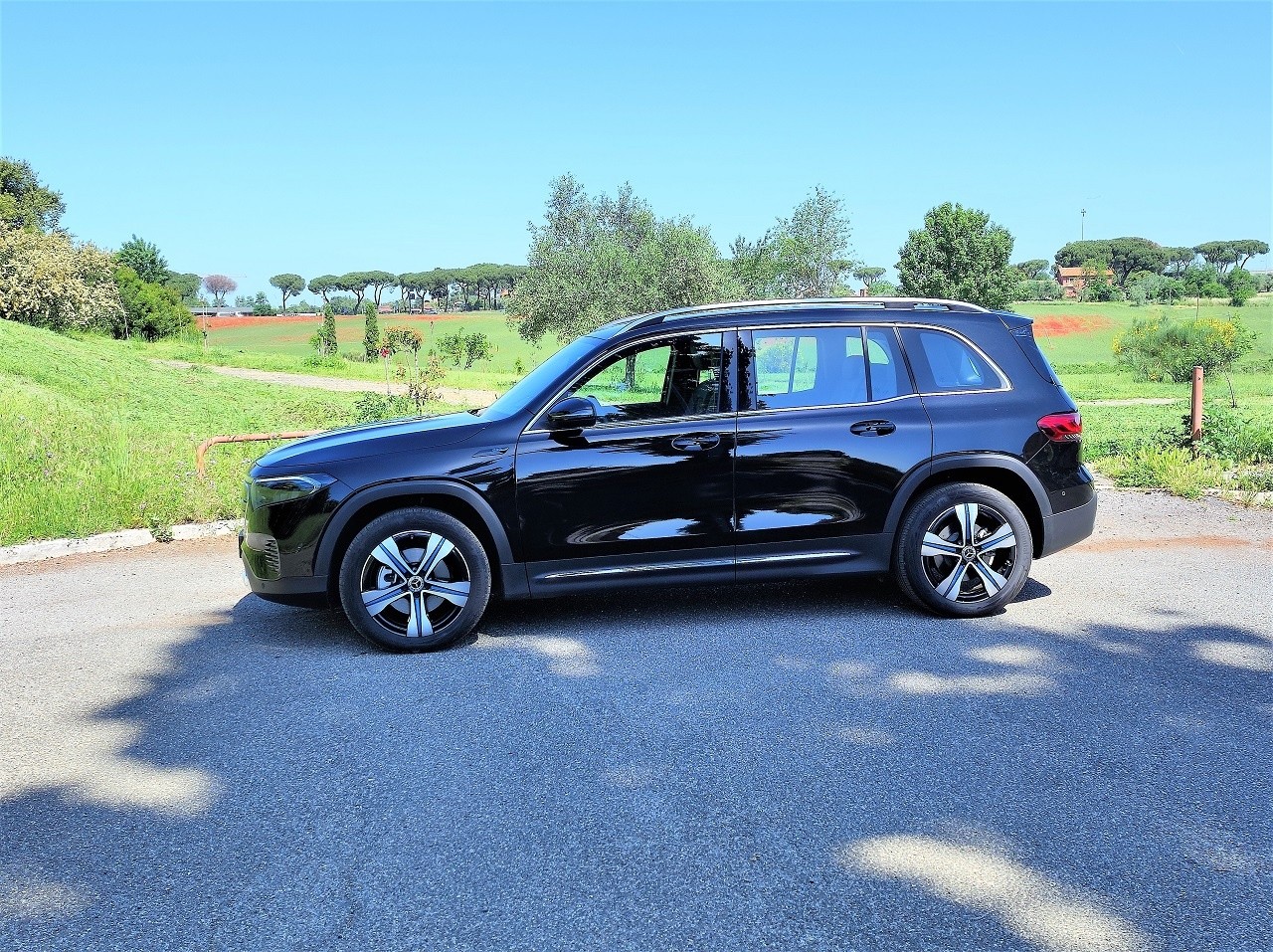 Mercedes EQB 300 4Matic: le immagini della prova su strada