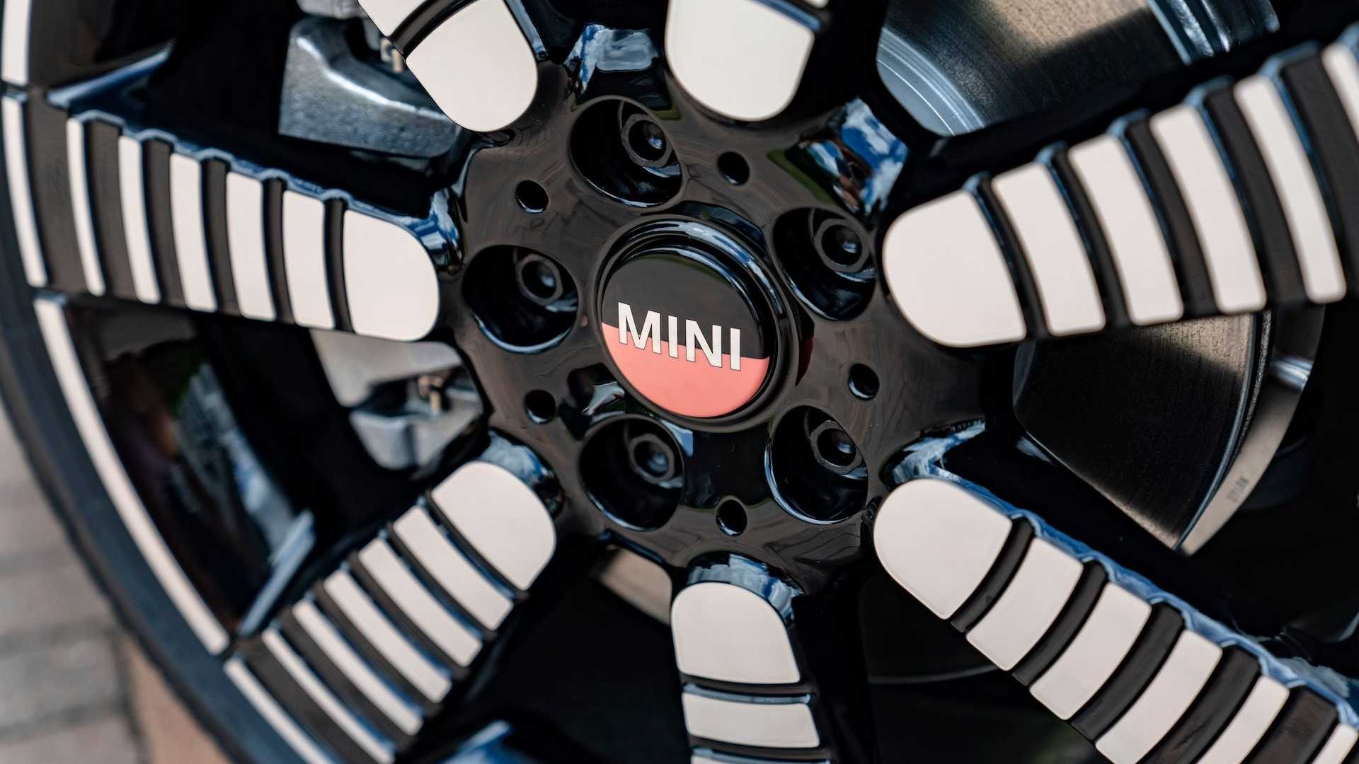 MINI Multitone: le immagini ufficiali