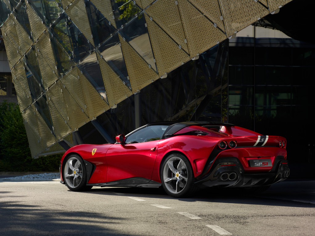 Ferrari SP51: le immagini ufficiali