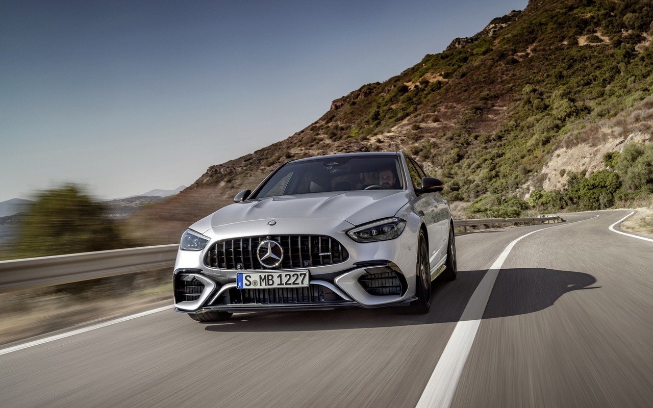 Nuova Mercedes C 63 AMG S E Performance: le immagini ufficiali