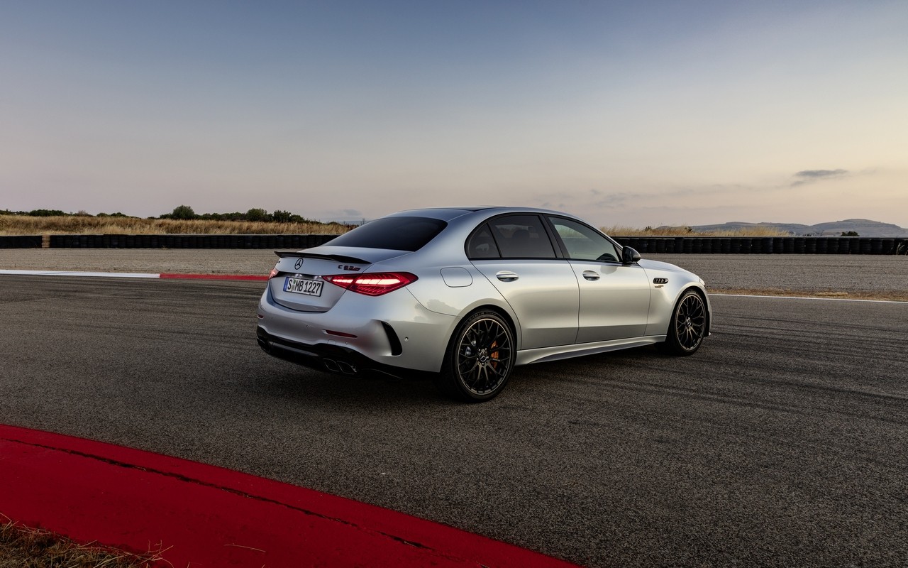 Nuova Mercedes C 63 AMG S E Performance: le immagini ufficiali