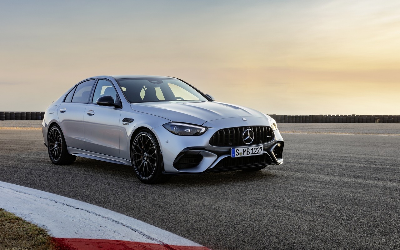 Nuova Mercedes C 63 AMG S E Performance: le immagini ufficiali