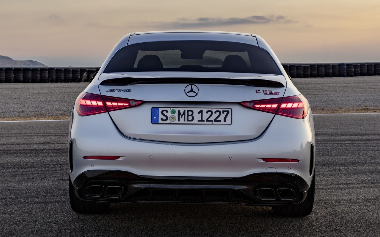 Nuova Mercedes C 63 AMG S E Performance: le immagini ufficiali