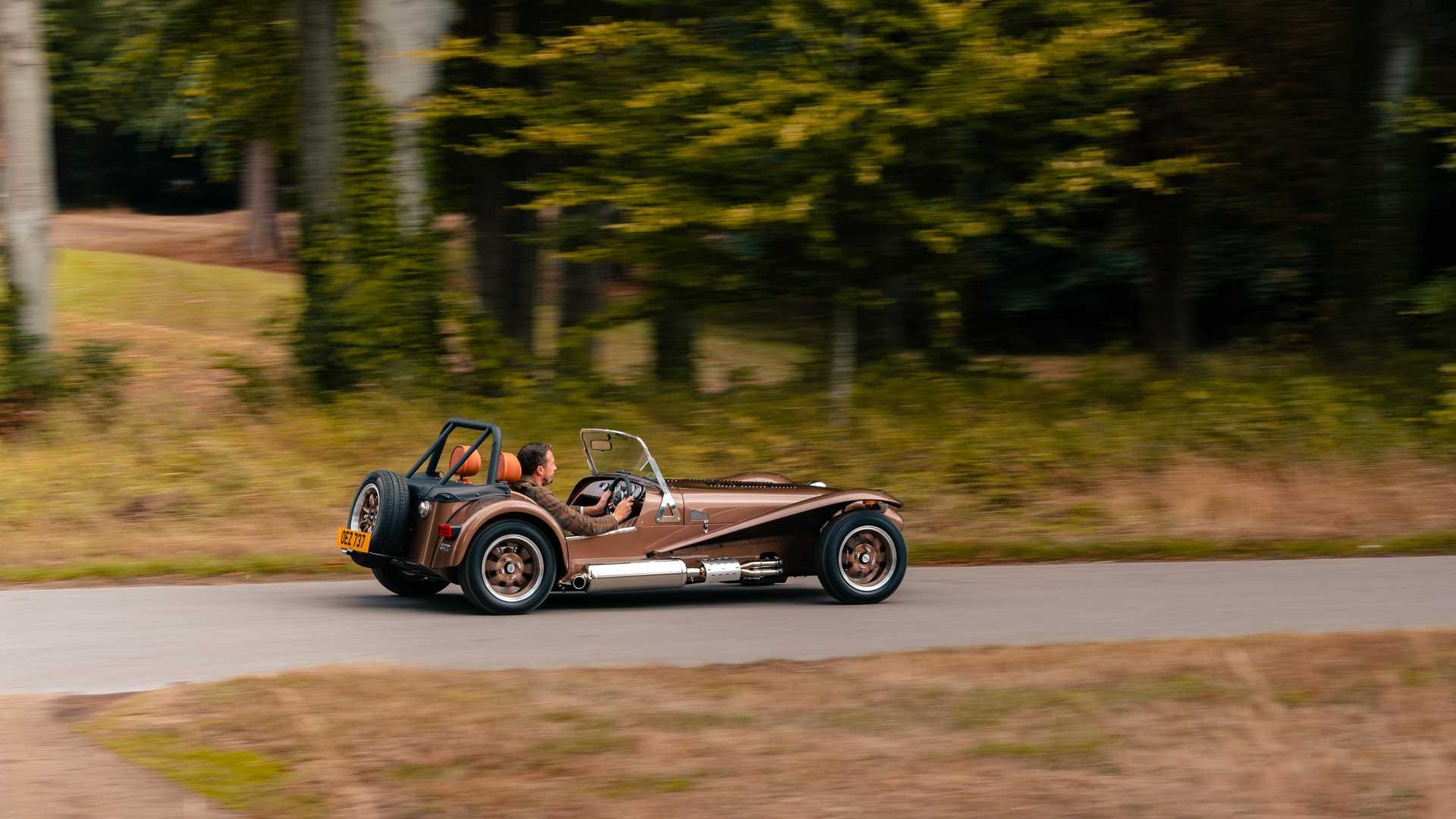 Caterham Super Seven: le foto delle versioni 600 e 2000