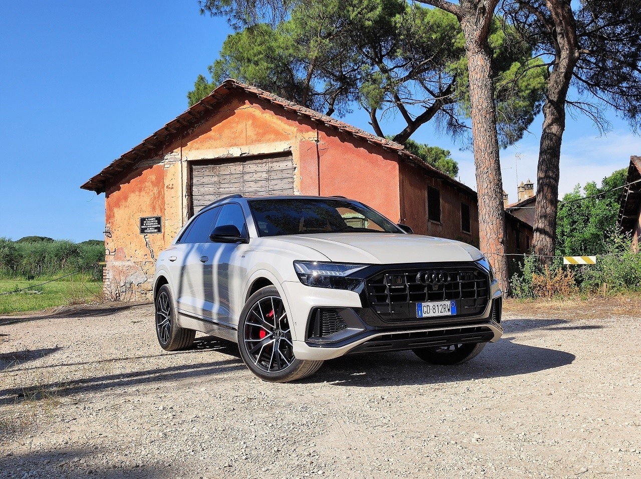 Audi Q8 60 TFSI e Quattro: le immagini della prova su strada