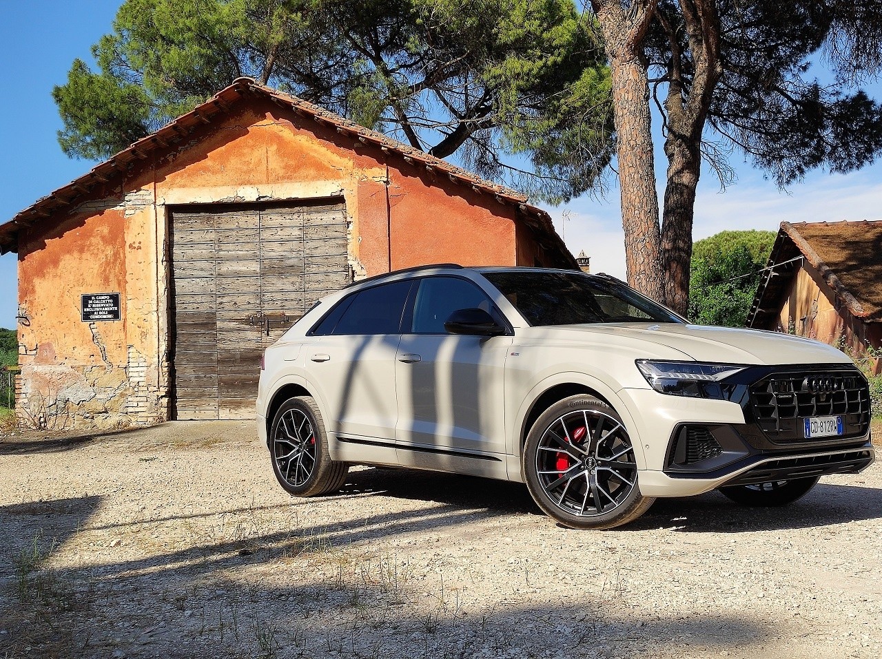 Audi Q8 60 TFSI e Quattro: le immagini della prova su strada