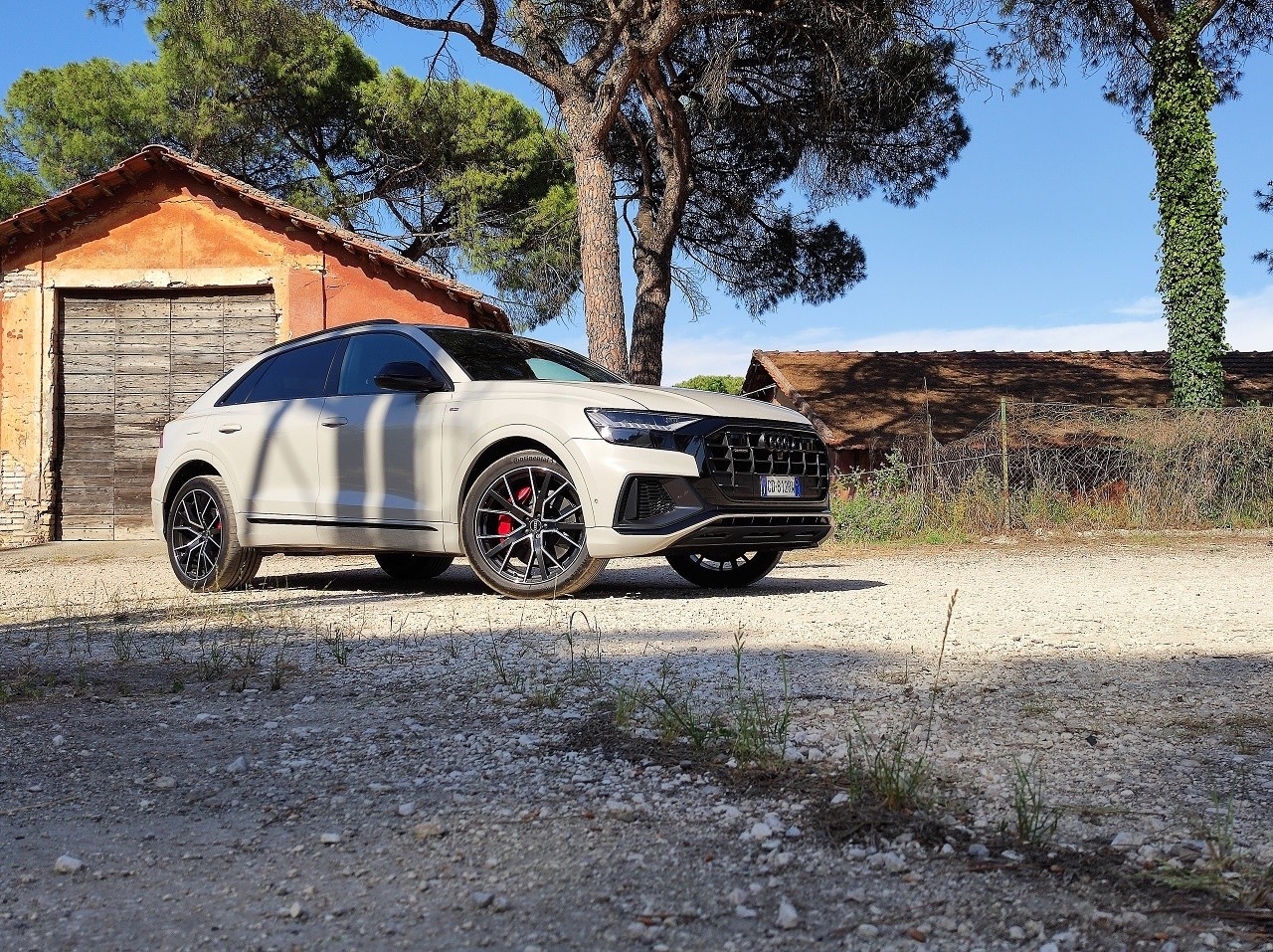 Audi Q8 60 TFSI e Quattro: le immagini della prova su strada