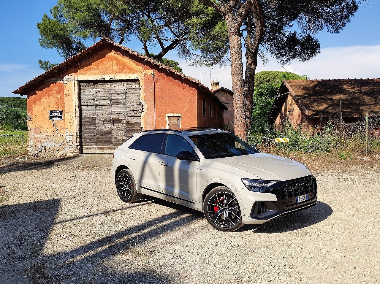 Audi Q8 60 TFSI e Quattro: le immagini della prova su strada