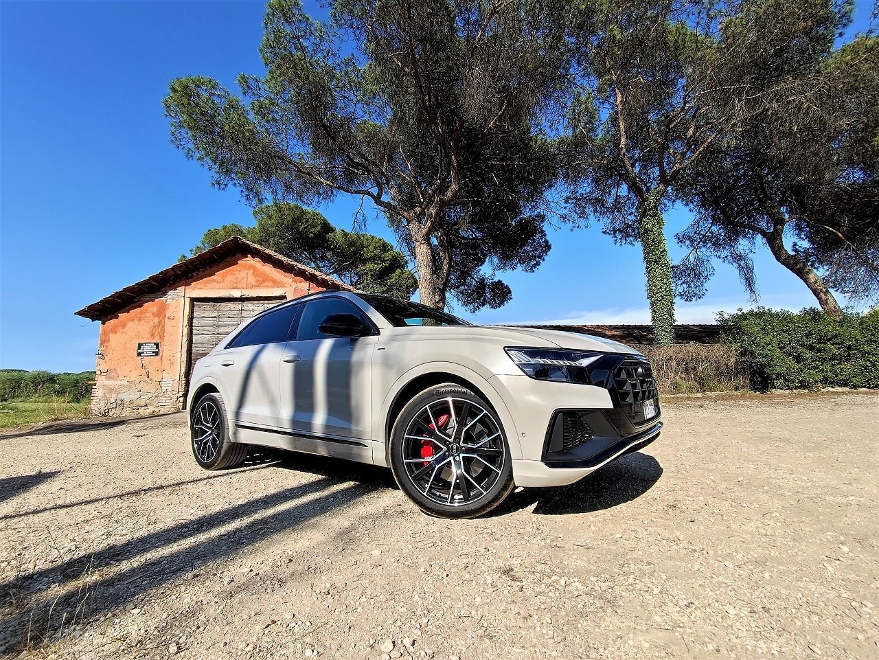 Audi Q8 60 TFSI e Quattro: le immagini della prova su strada