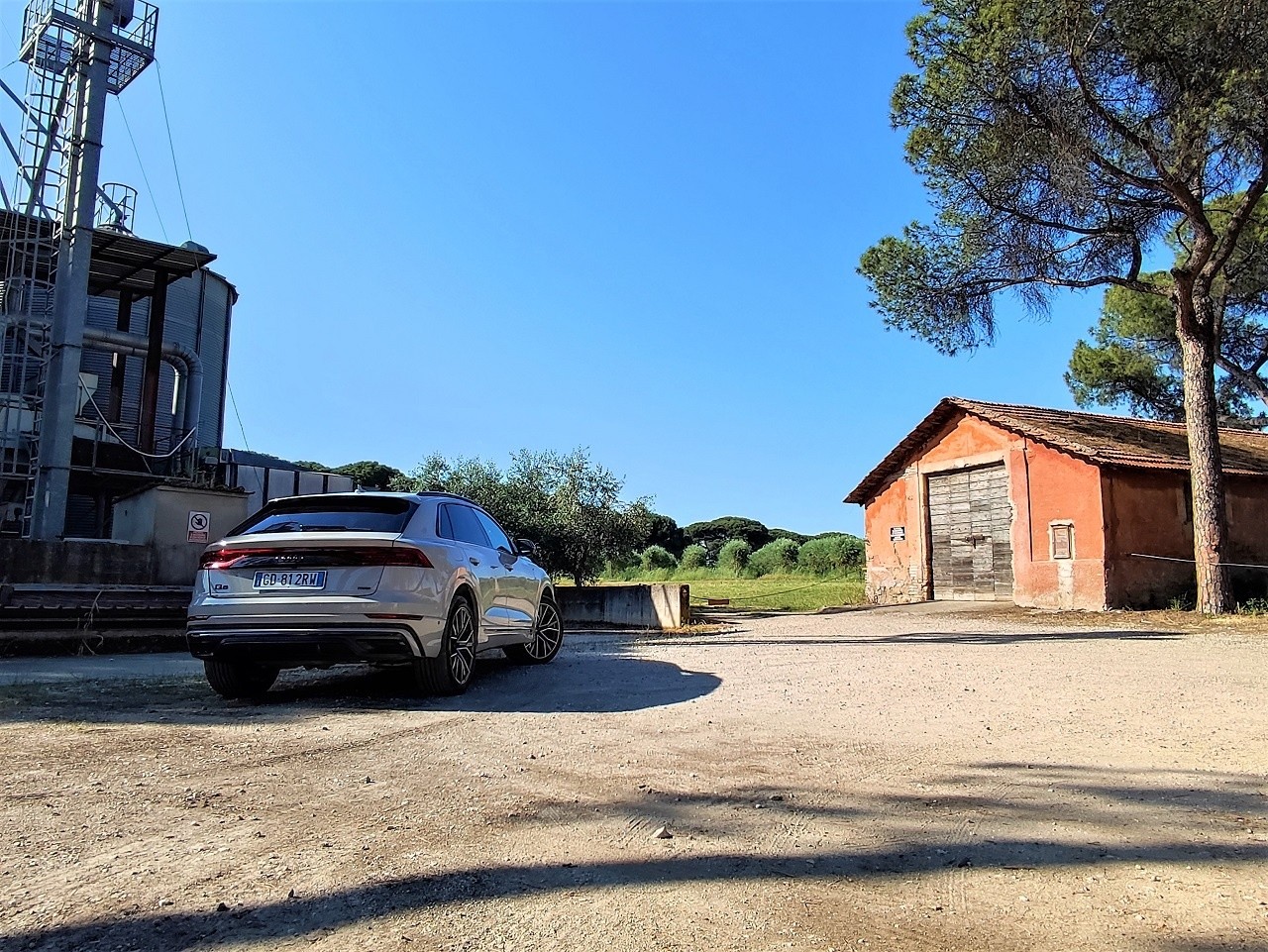 Audi Q8 60 TFSI e Quattro: le immagini della prova su strada