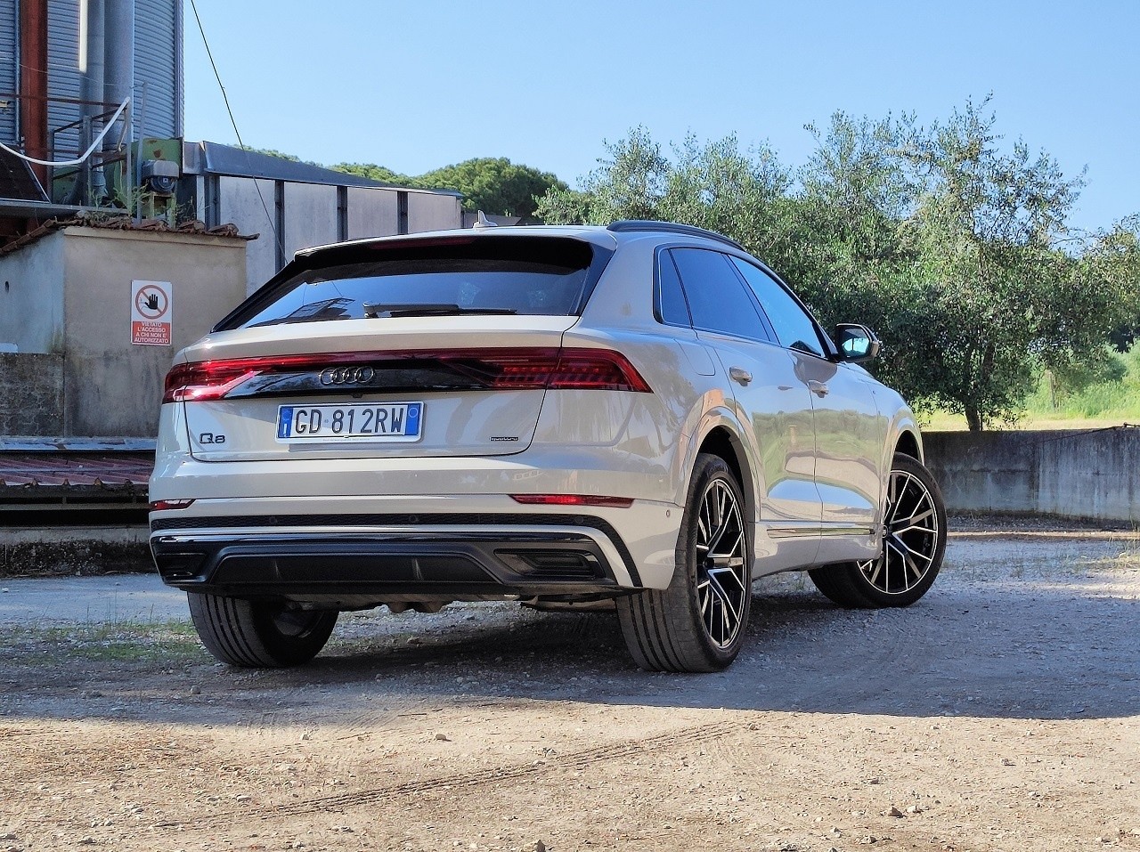 Audi Q8 60 TFSI e Quattro: le immagini della prova su strada