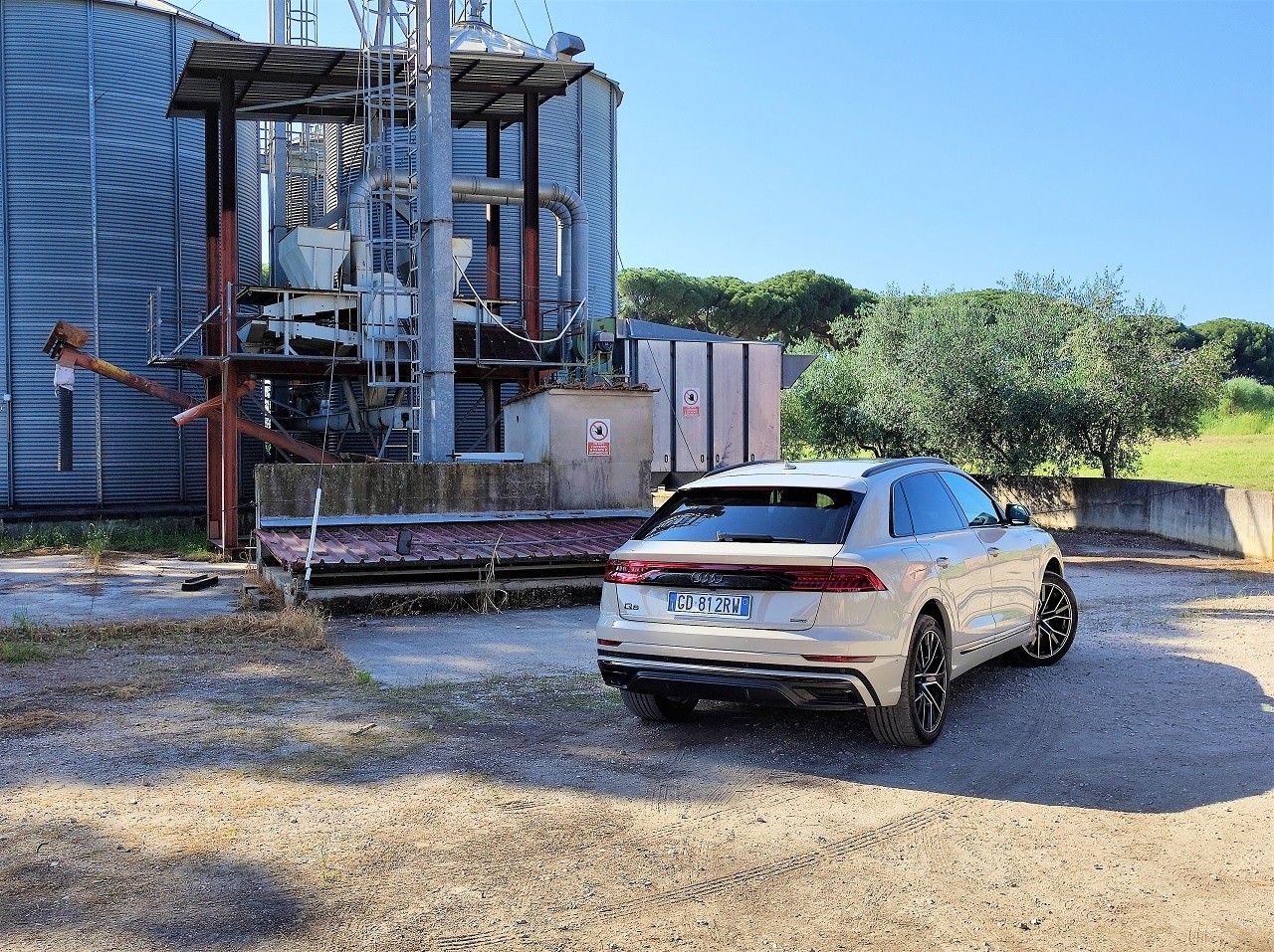 Audi Q8 60 TFSI e Quattro: le immagini della prova su strada