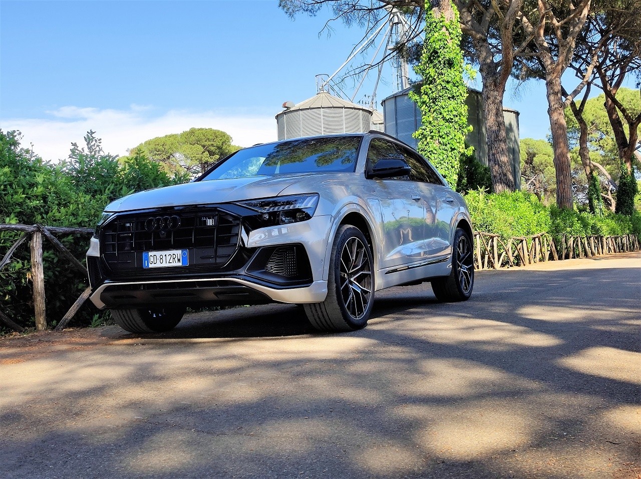 Audi Q8 60 TFSI e Quattro: le immagini della prova su strada