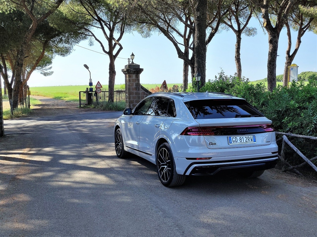 Audi Q8 60 TFSI e Quattro: le immagini della prova su strada