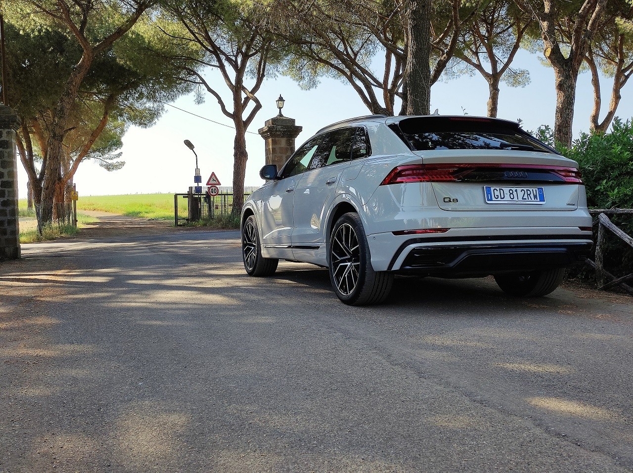 Audi Q8 60 TFSI e Quattro: le immagini della prova su strada