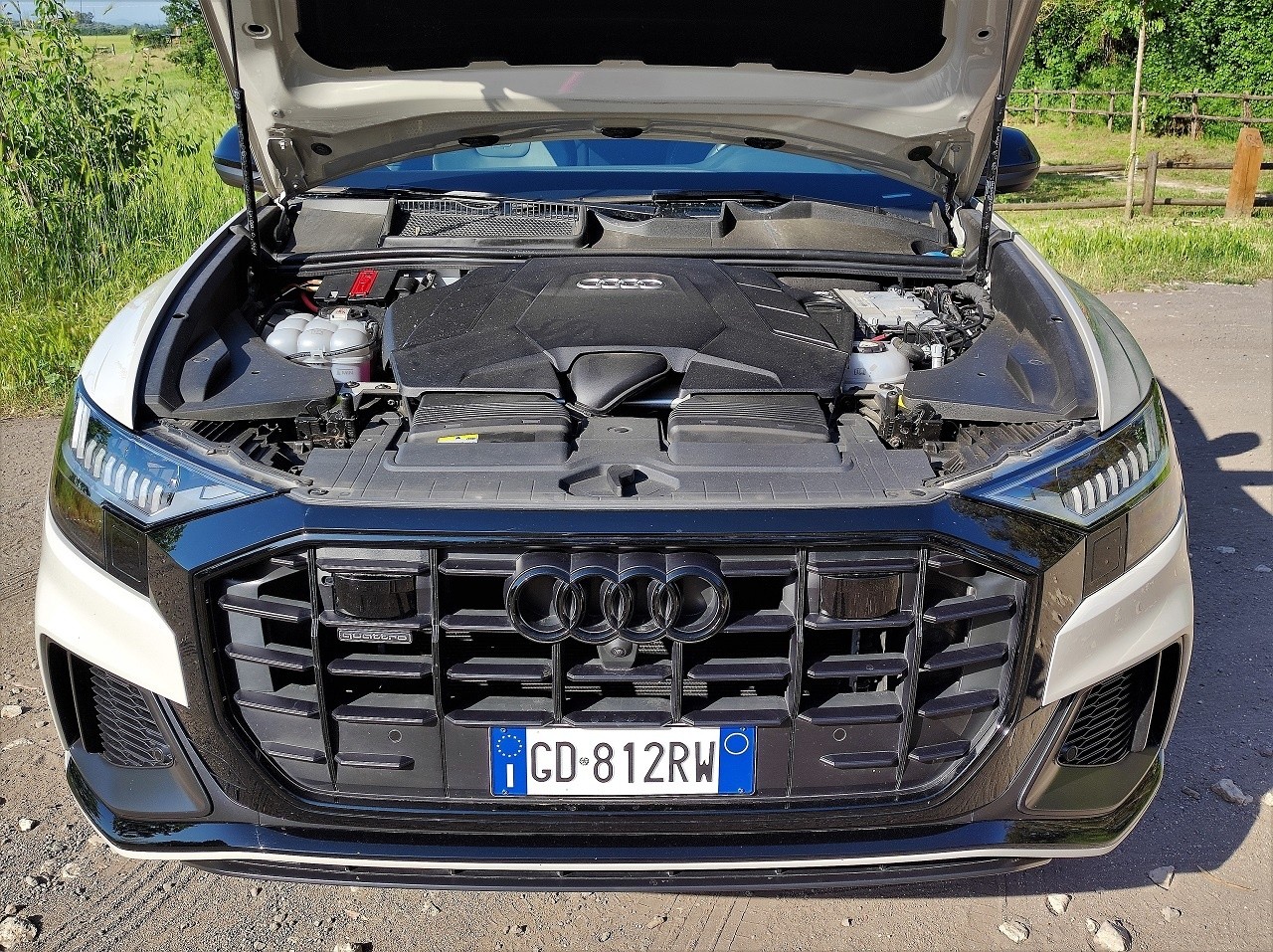 Audi Q8 60 TFSI e Quattro: le immagini della prova su strada