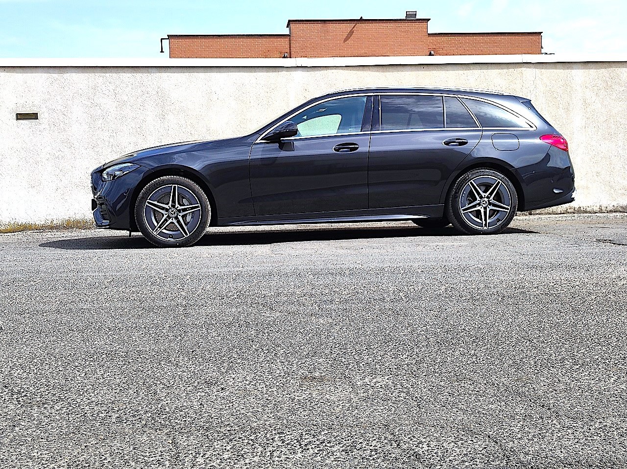 Mercedes C300 SW plug-in hybrid: le immagini del test