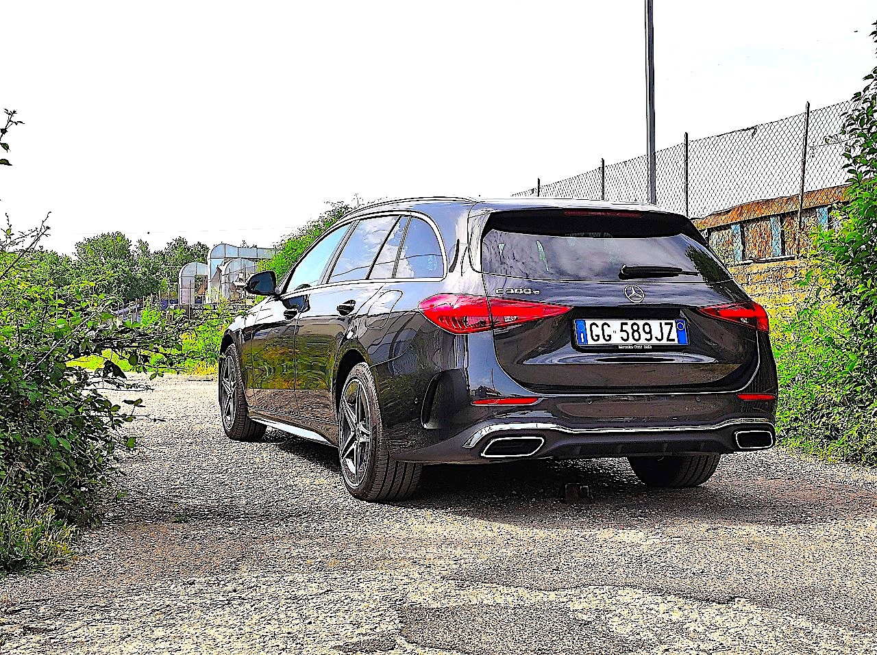 Mercedes C300 SW plug-in hybrid: le immagini del test