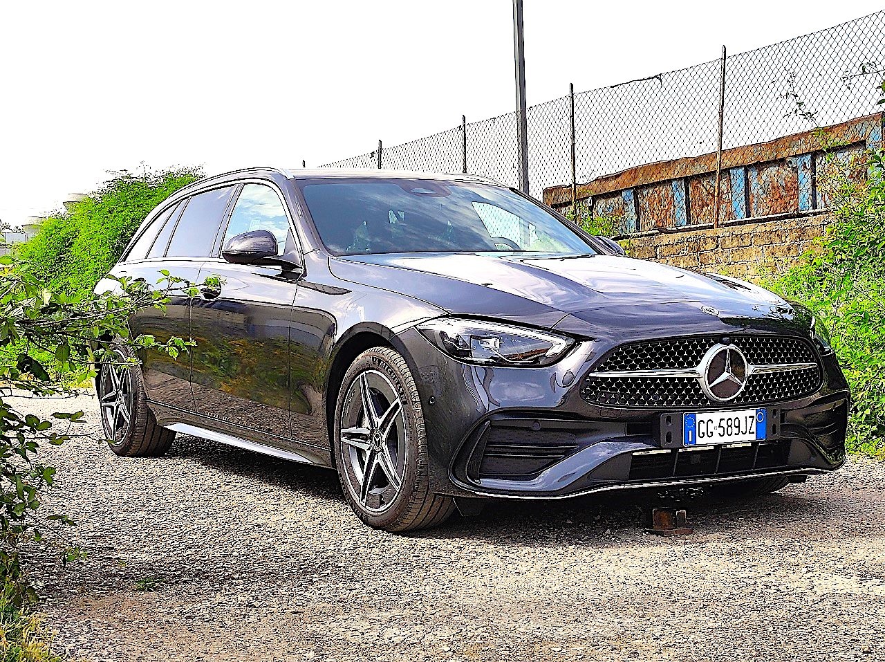 Mercedes C300 SW plug-in hybrid: le immagini del test