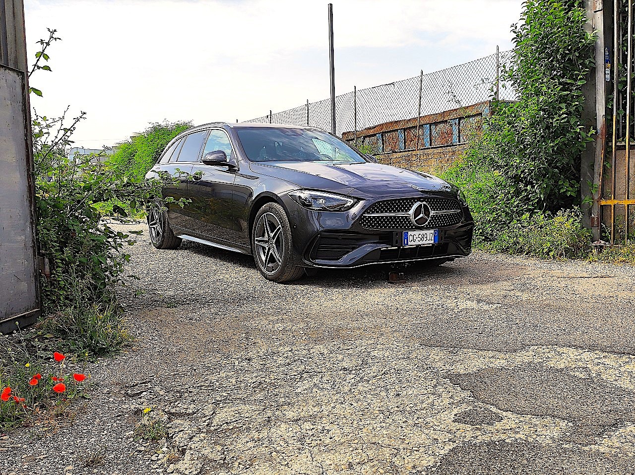 Mercedes C300 SW plug-in hybrid: le immagini del test