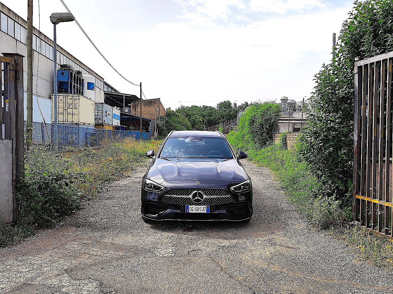 Mercedes C300 SW plug-in hybrid: le immagini del test