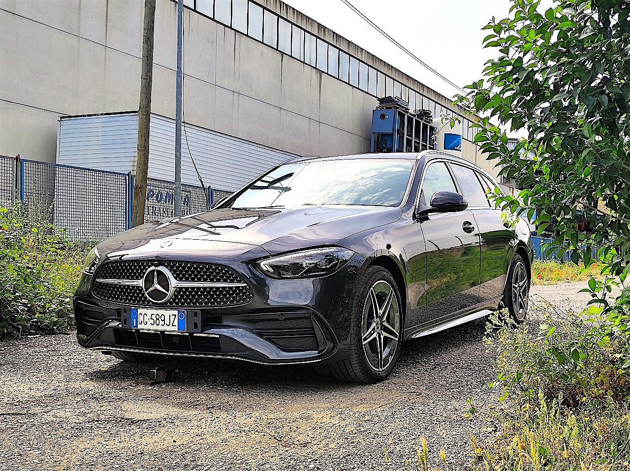 Mercedes C300 SW plug-in hybrid: le immagini del test