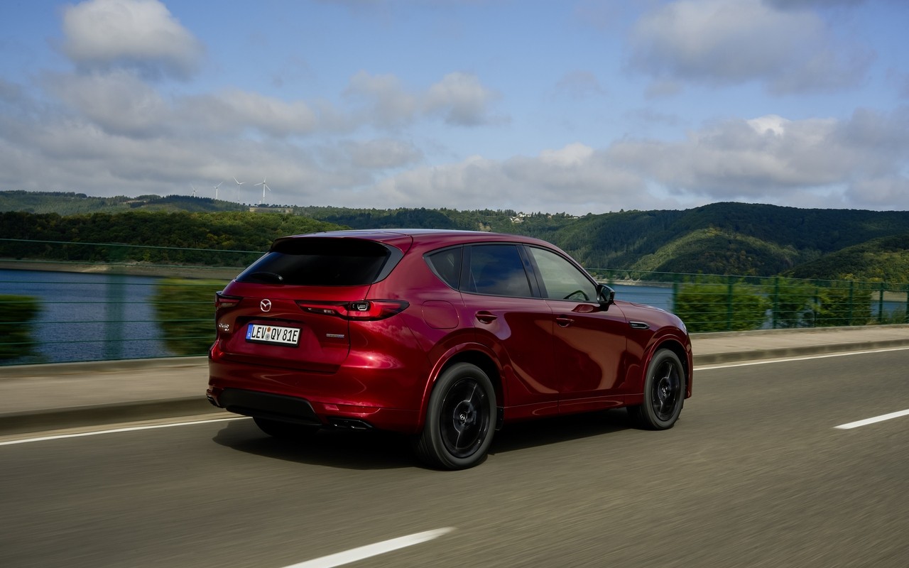 Mazda CX-60 e-PHEV: le immagini del primo contatto