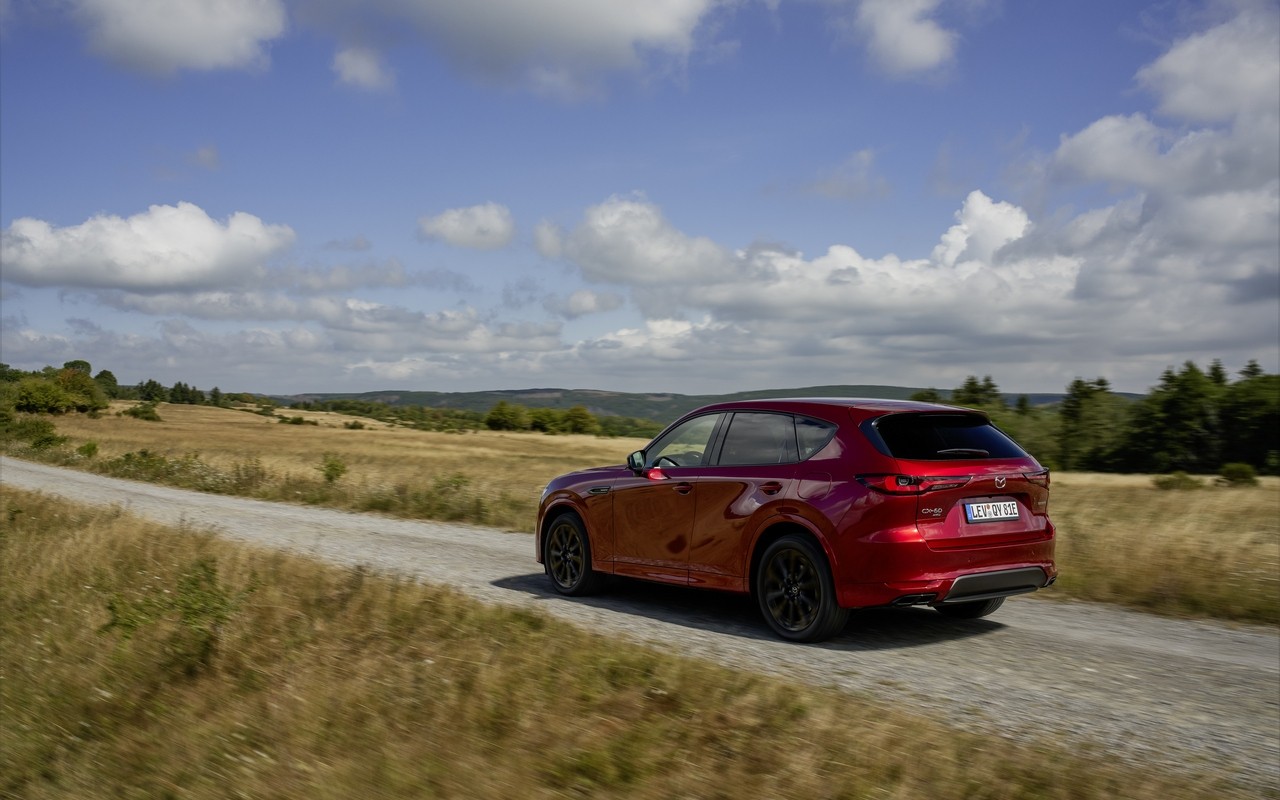 Mazda CX-60 e-PHEV: le immagini del primo contatto