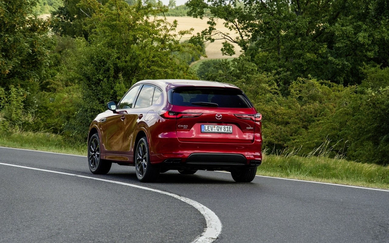 Mazda CX-60 e-PHEV: le immagini del primo contatto