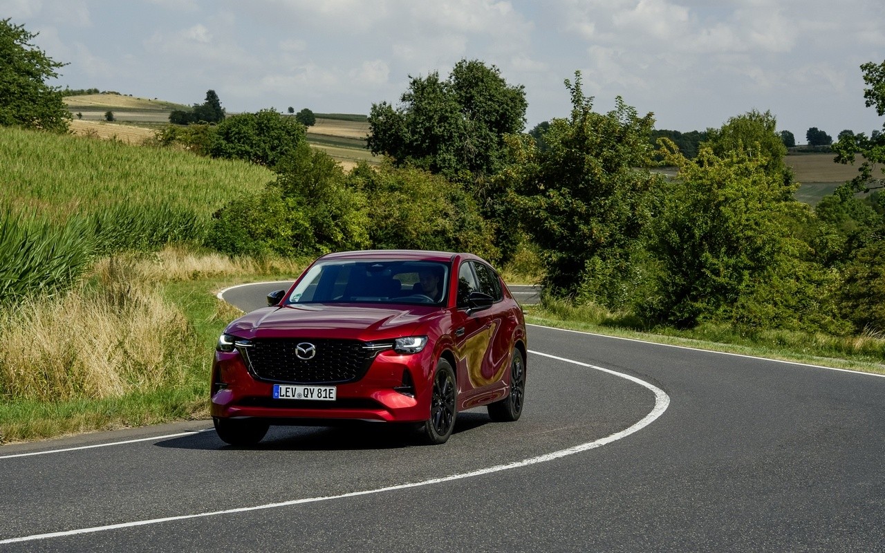 Mazda CX-60 e-PHEV: le immagini del primo contatto