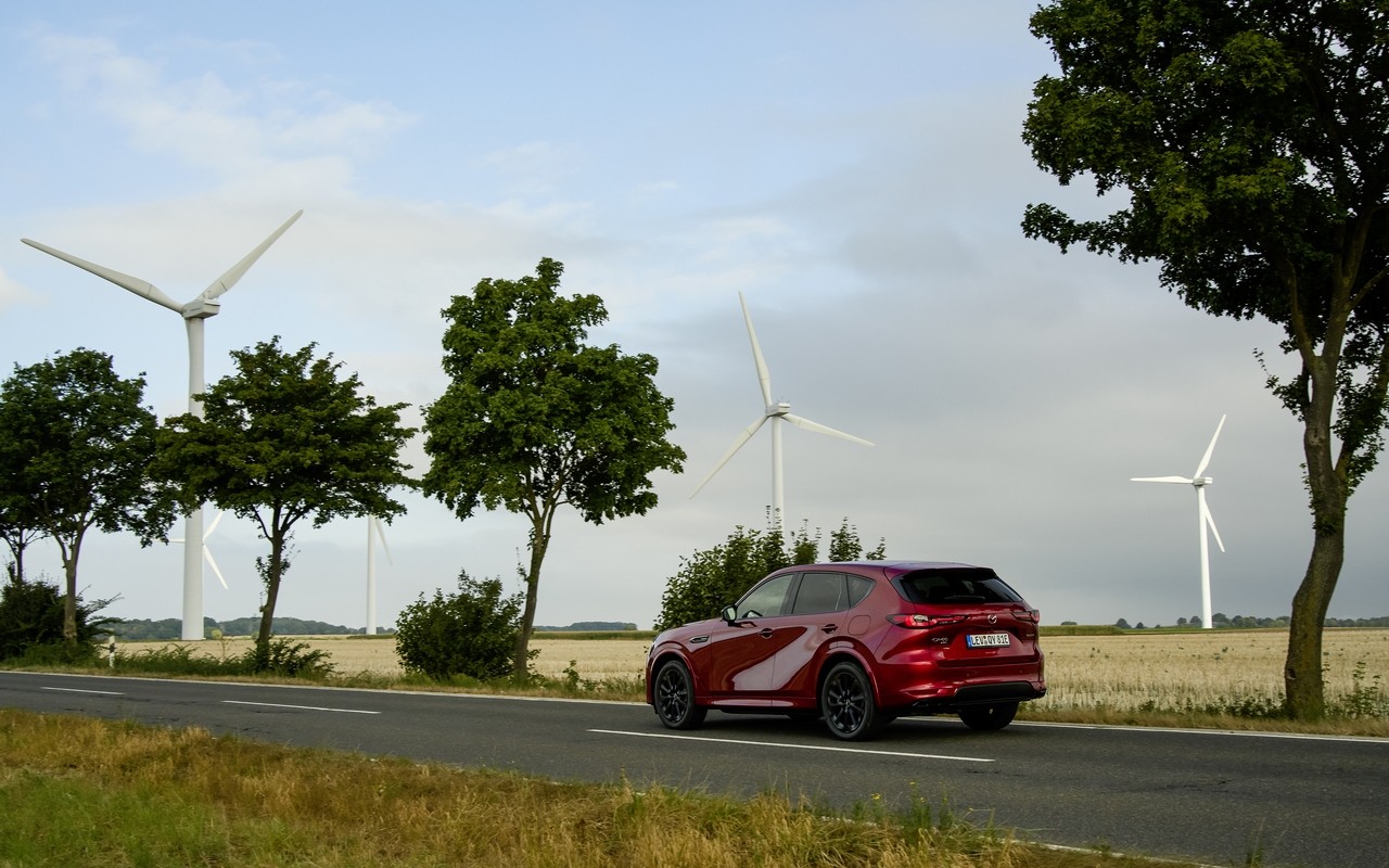 Mazda CX-60 e-PHEV: le immagini del primo contatto