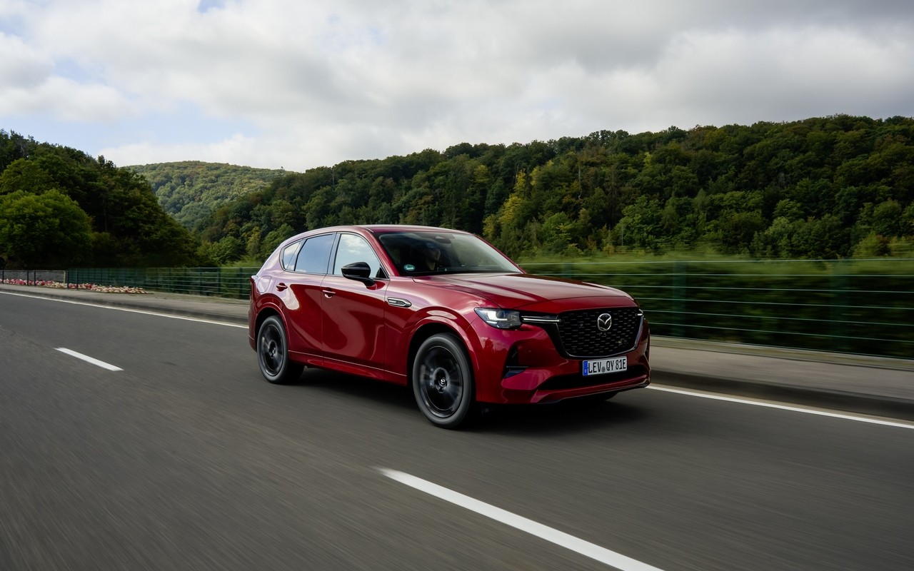 Mazda CX-60 e-PHEV: le immagini del primo contatto