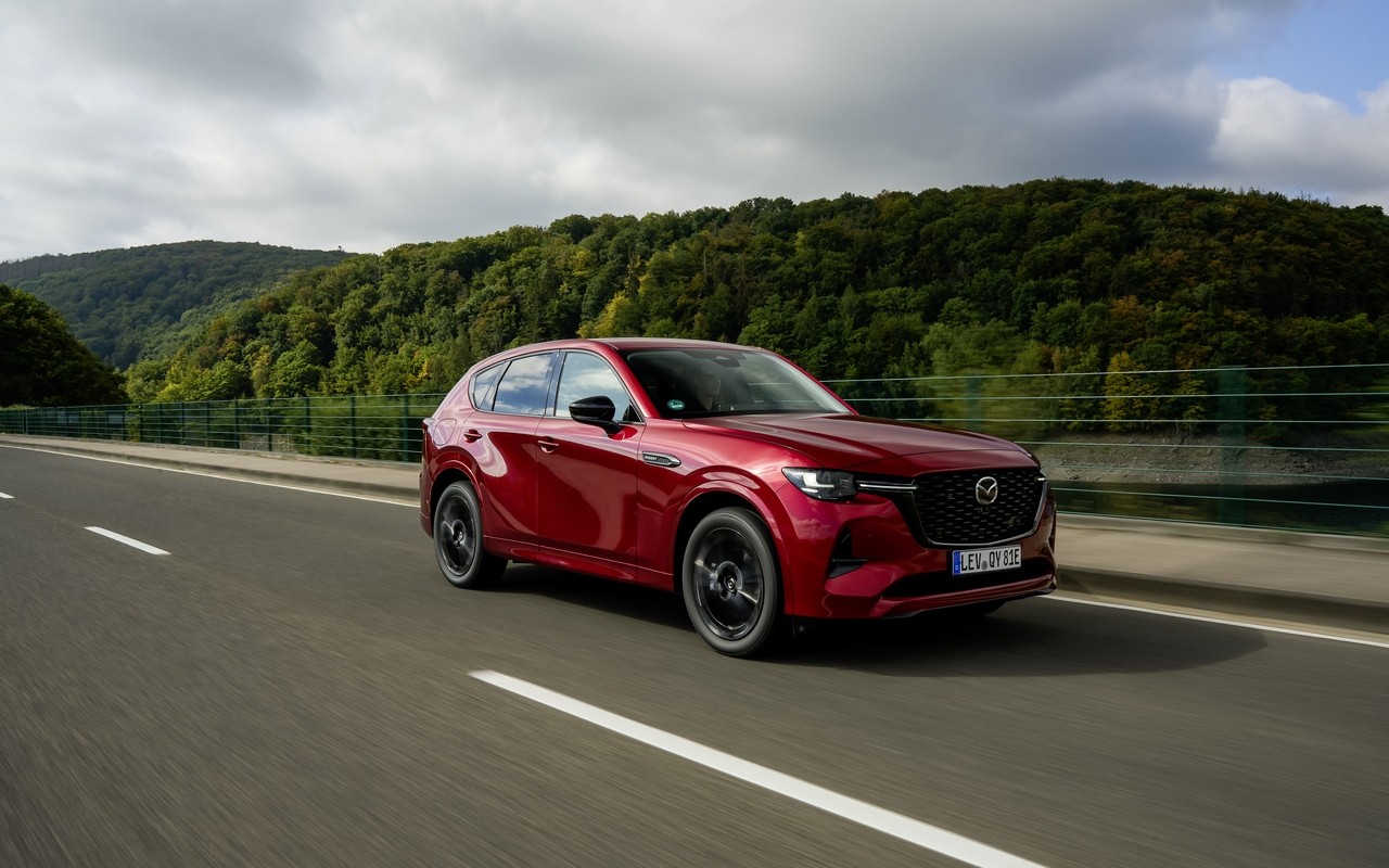 Mazda CX-60 e-PHEV: le immagini del primo contatto