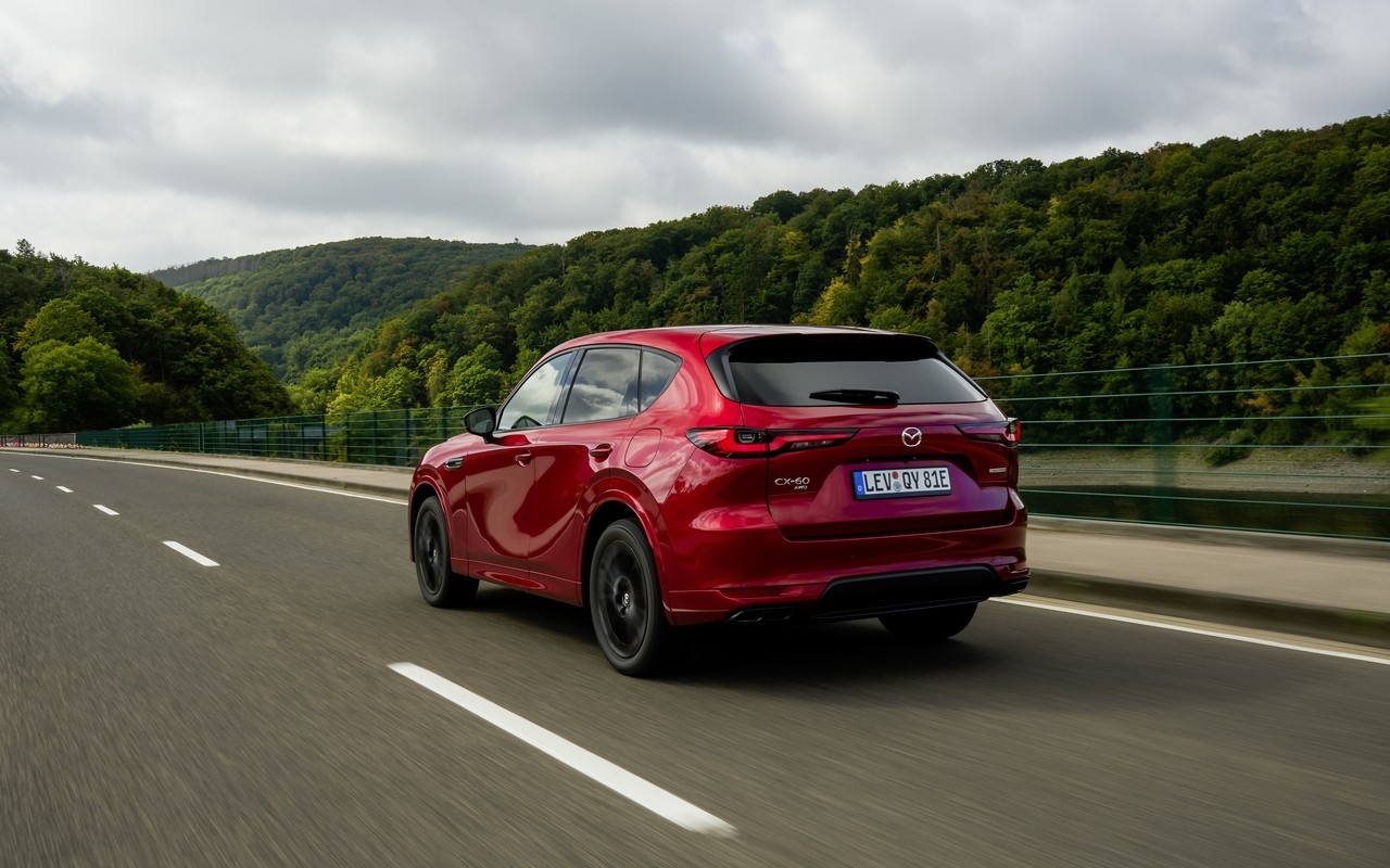 Mazda CX-60 e-PHEV: le immagini del primo contatto