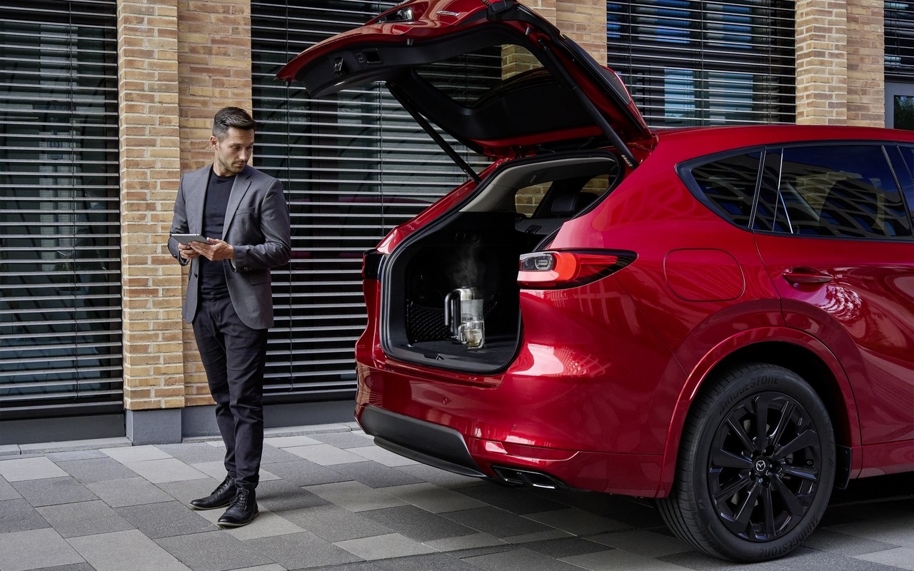 Mazda CX-60 e-PHEV: le immagini del primo contatto